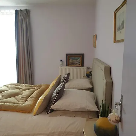 Room In Apartment 게스트하우스 Juvancourt