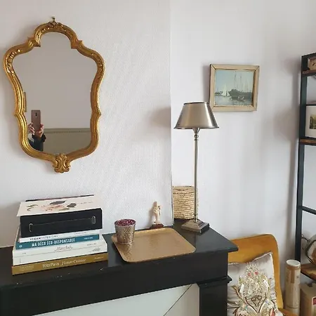 Room In Apartment 게스트하우스 Juvancourt