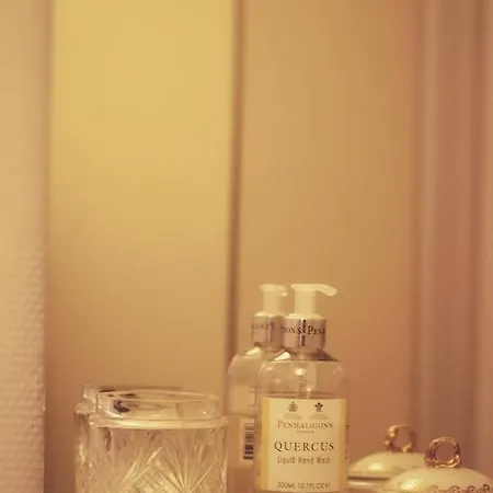 Room In Apartment 게스트하우스 *